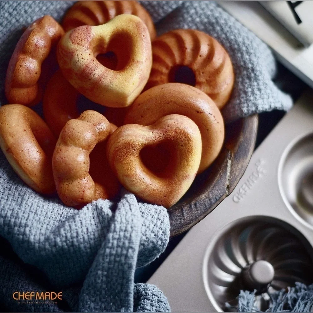 CHEFMADE Non-Stick 12-Cavity Donut Cake Pan – Champagne Gold